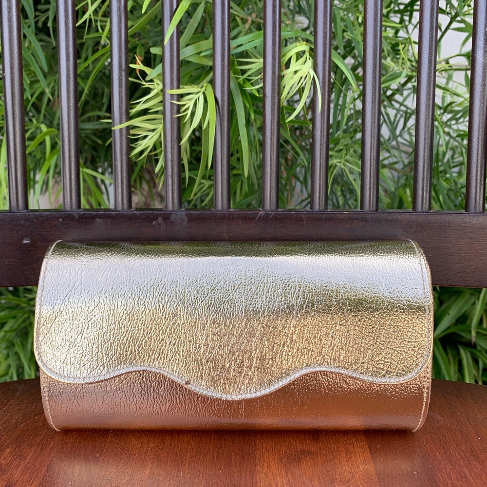 Golg vintage snap clutch